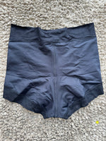 PANTY LEVANTA COLA CACHETERO CON HUECOS INTERNOS