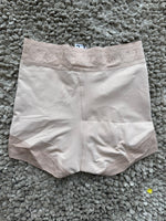 PANTY LEVANTA COLA CACHETERO CON HUECOS INTERNOS
